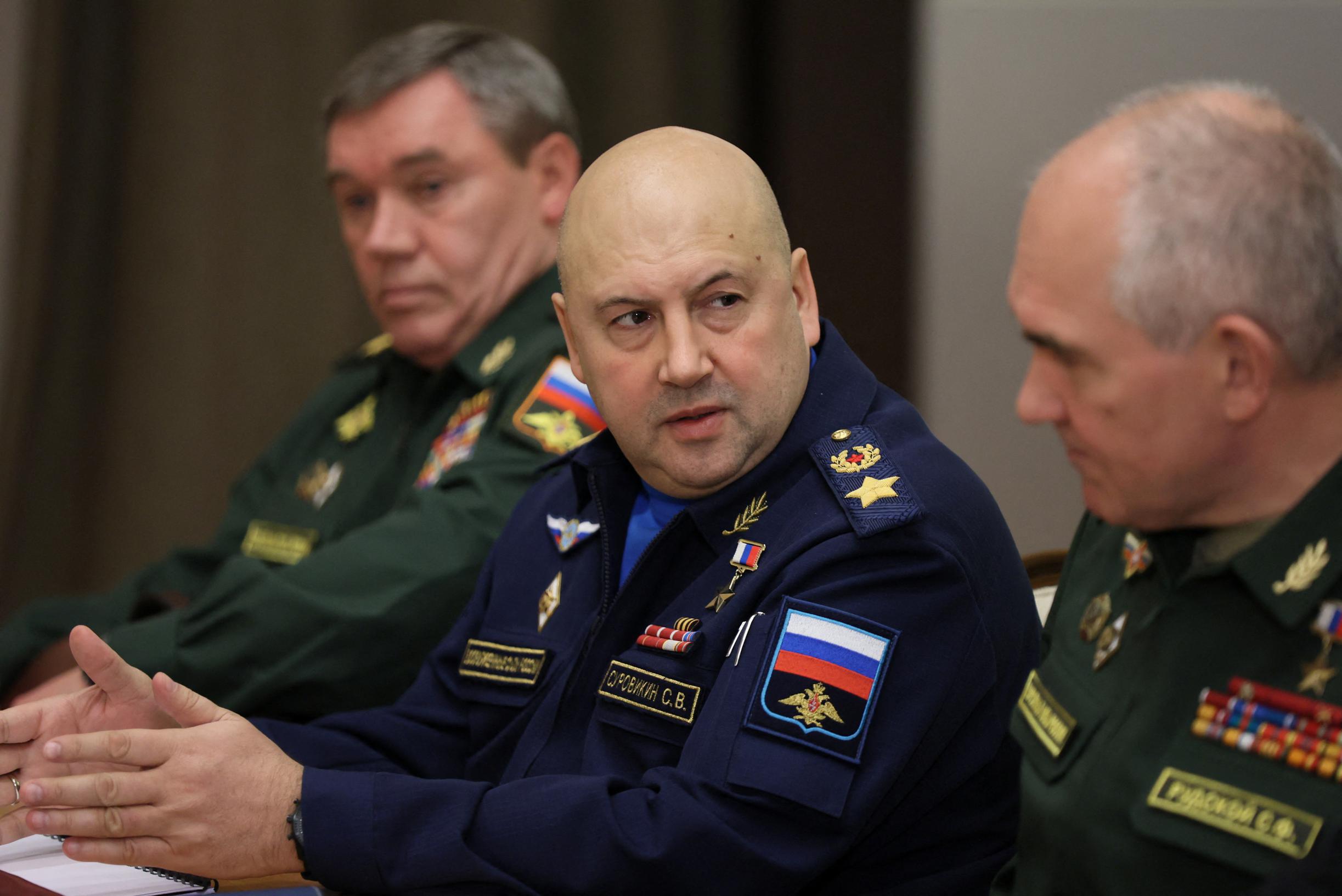 Новый российский командующий признает, что херсонцев «переселяют» из-за напряженной ситуации