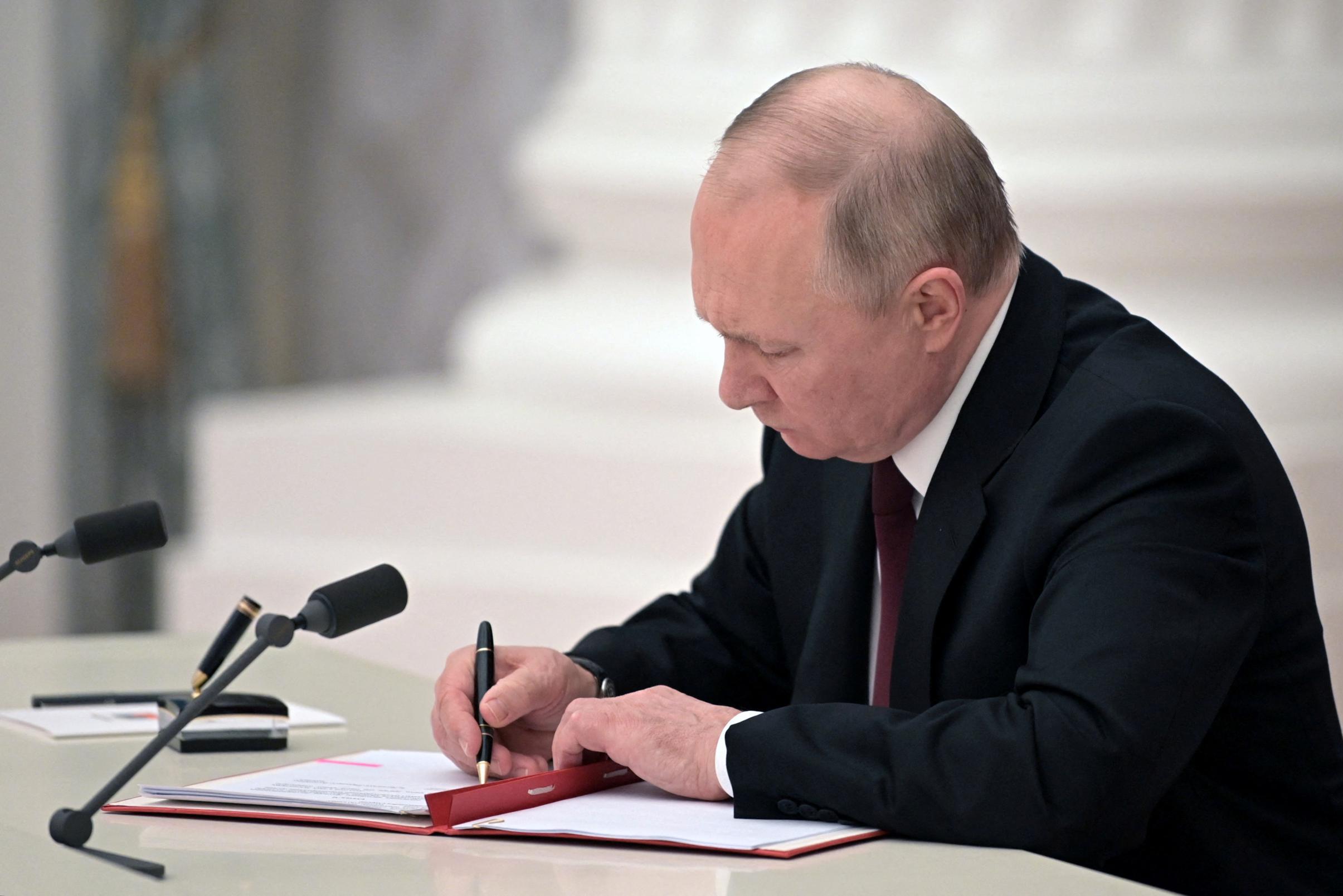 Путин подписал закон о мобилизации россиян, осужденных за тяжкие преступления