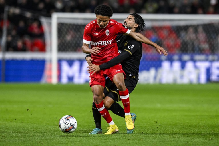 Antwerp en Anderlecht schieten weinig op met scoreloos gelijkspel, Debast en de paal voorkomen Antwerpse winning goal