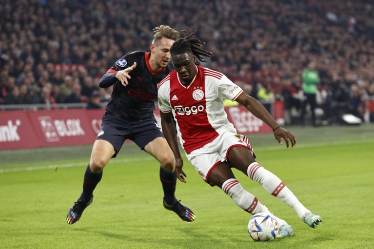Nieuwe mokerslag voor Ajax en Alfred Schreuder: PSV springt dankzij knappe zege over Amsterdammers naar de leiding