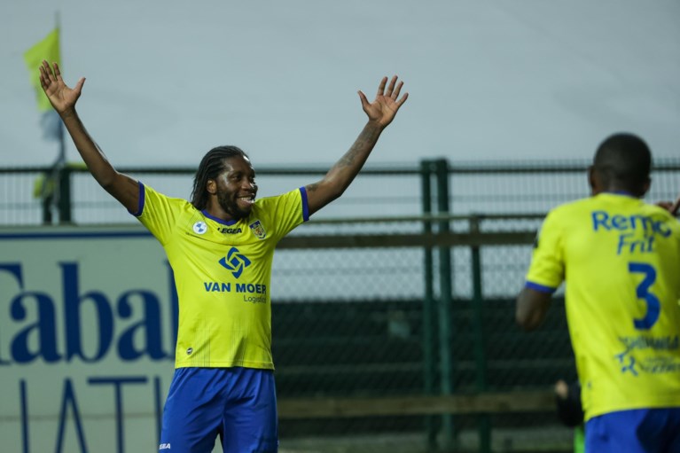 Tienkoppig Antwerp bekert verder na penalty’s tegen SK Beveren, Dieumerci Mbokani van held naar antiheld