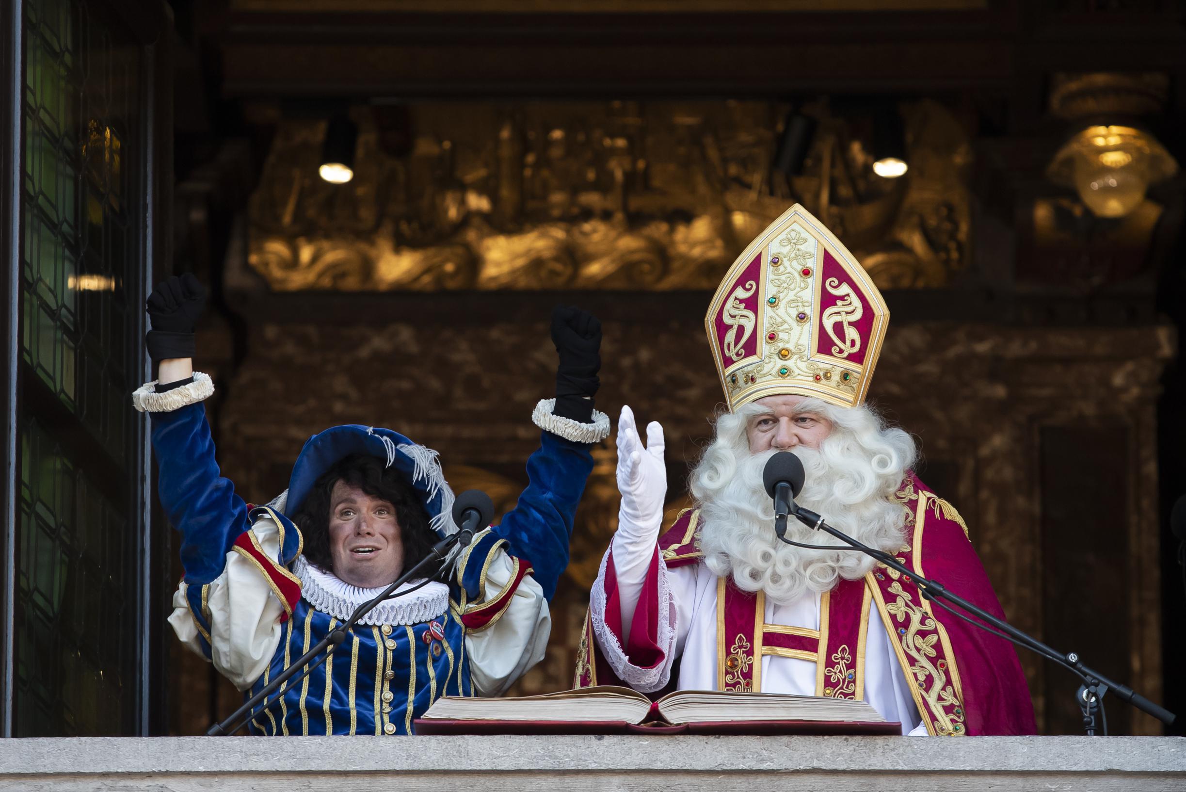 Sinterklaas aangemeerd in Antwerpen en verwelkomd door burgemeester: “We zijn er ‘dakdagelijks’ mee bezig geweest”