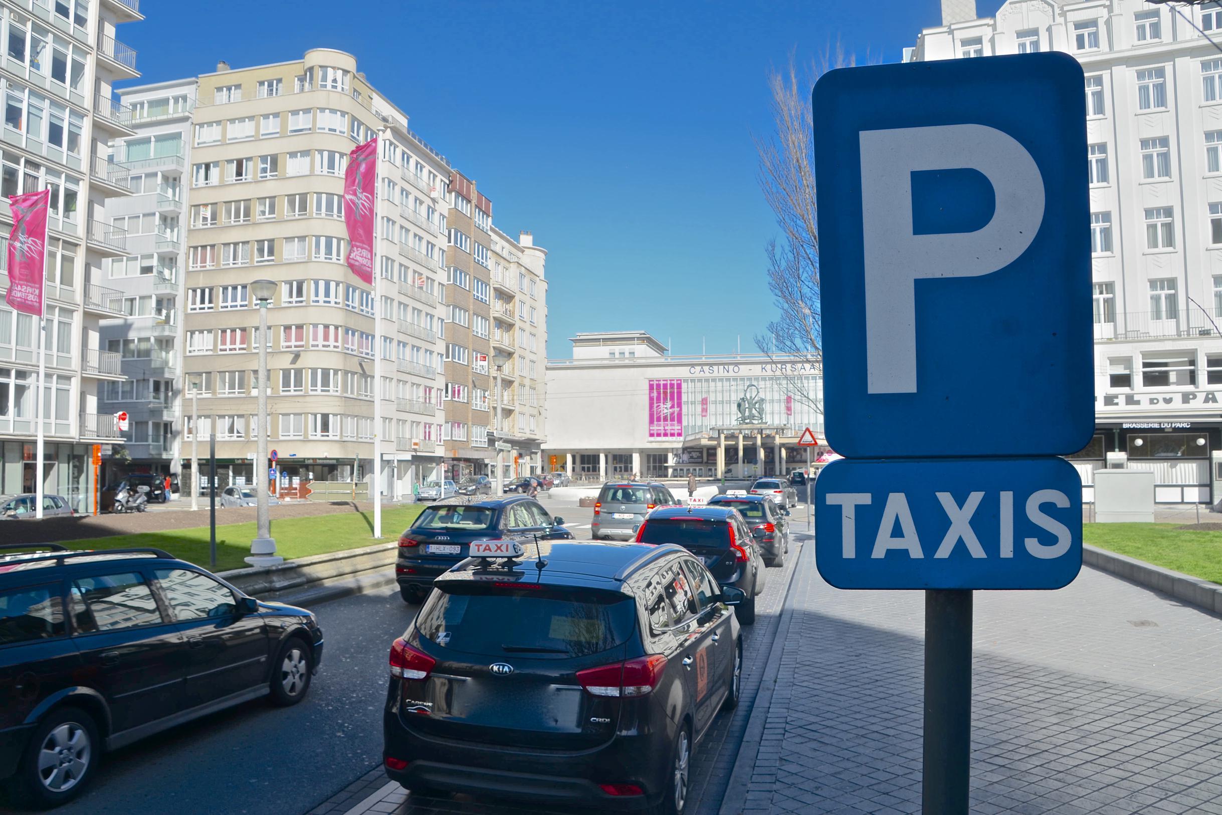 Oostendse politie onderzoekt filmpje waarin jongeren brutaal in elkaar ...