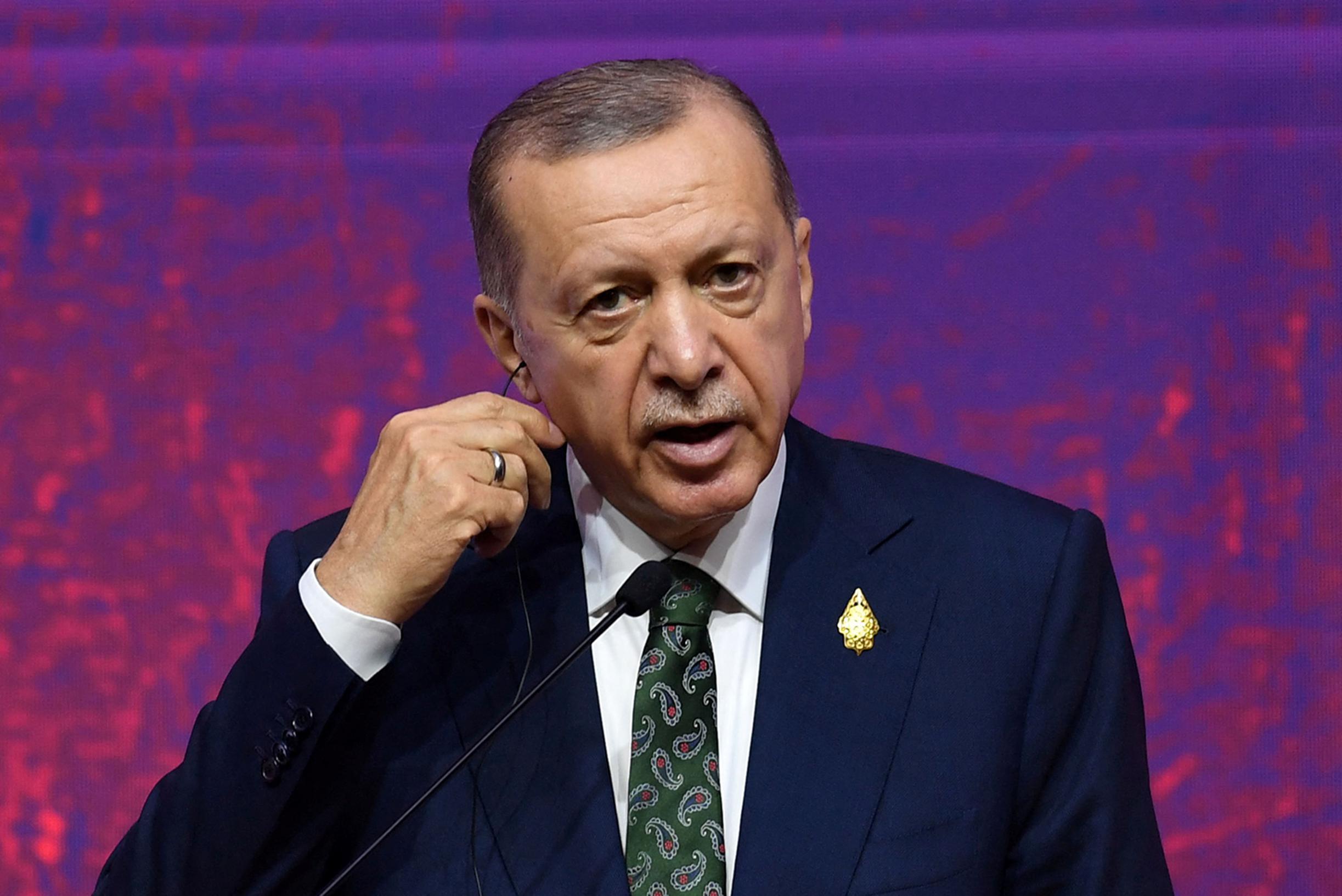 Il presidente turco pensa all’attacco di terra in Siria: “Non c’è dubbio che non si fermerà con l’operazione aerea”
