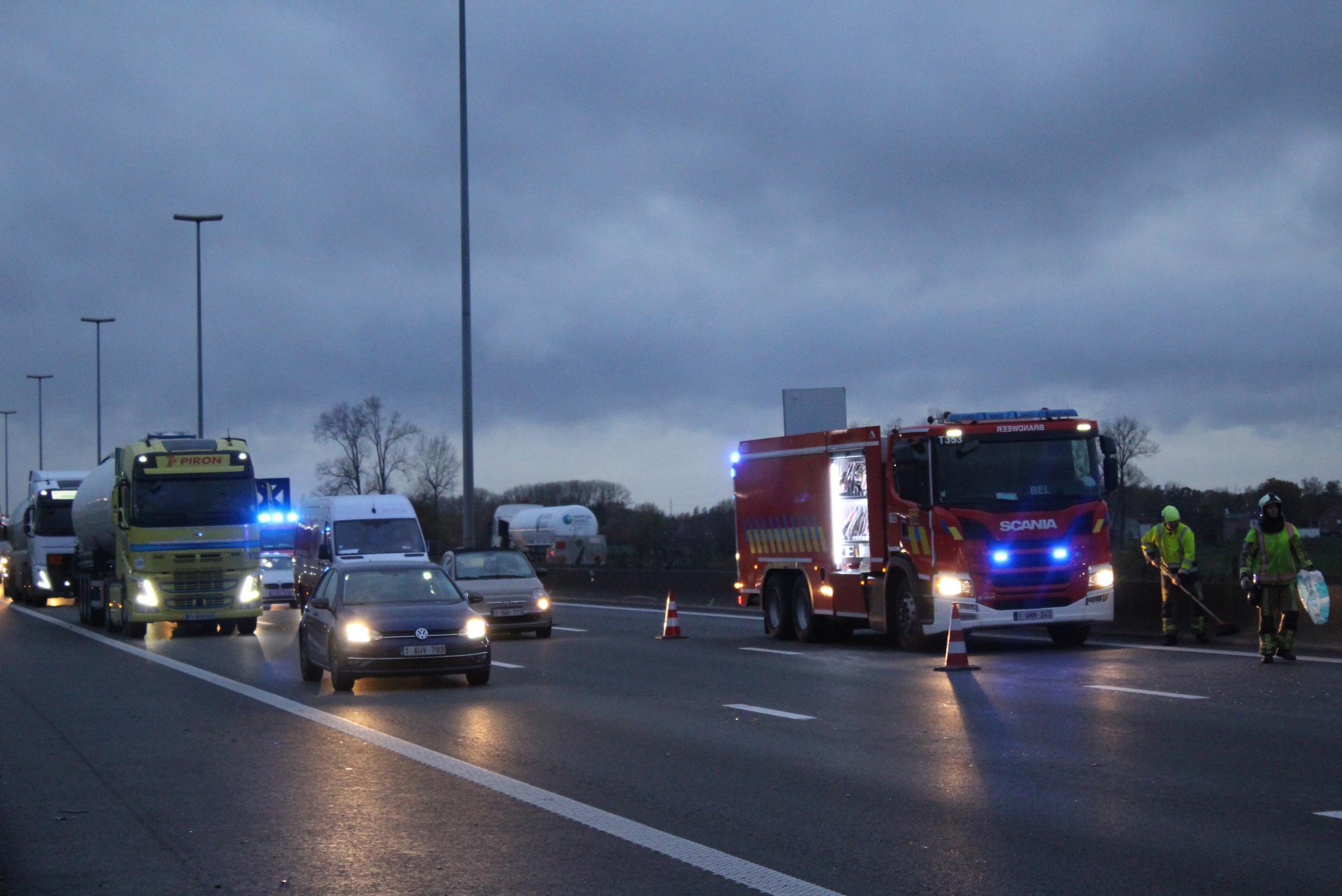 Lastige avondspits op E17 door ongeval vlak voor afrit Waregem