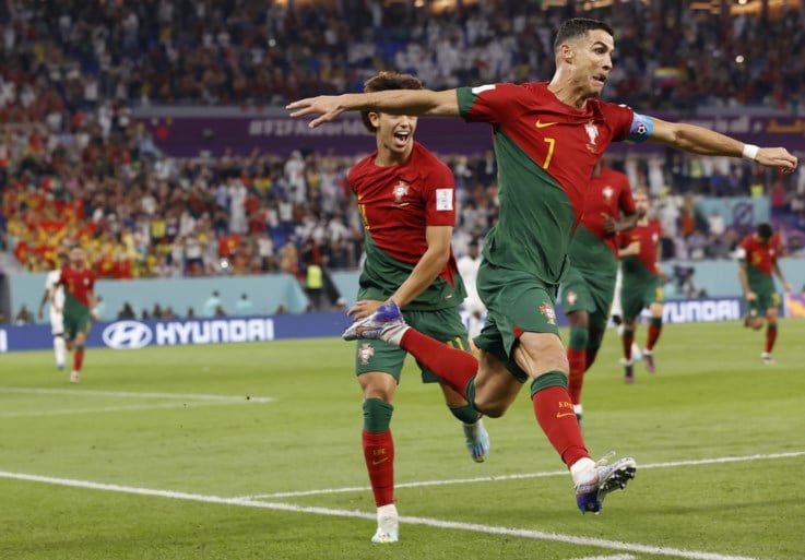 Portugal begint foutloos aan WK na spektakelrijk laatste halfuur tegen Ghana, Cristiano Ronaldo scoort historisch doelpunt
