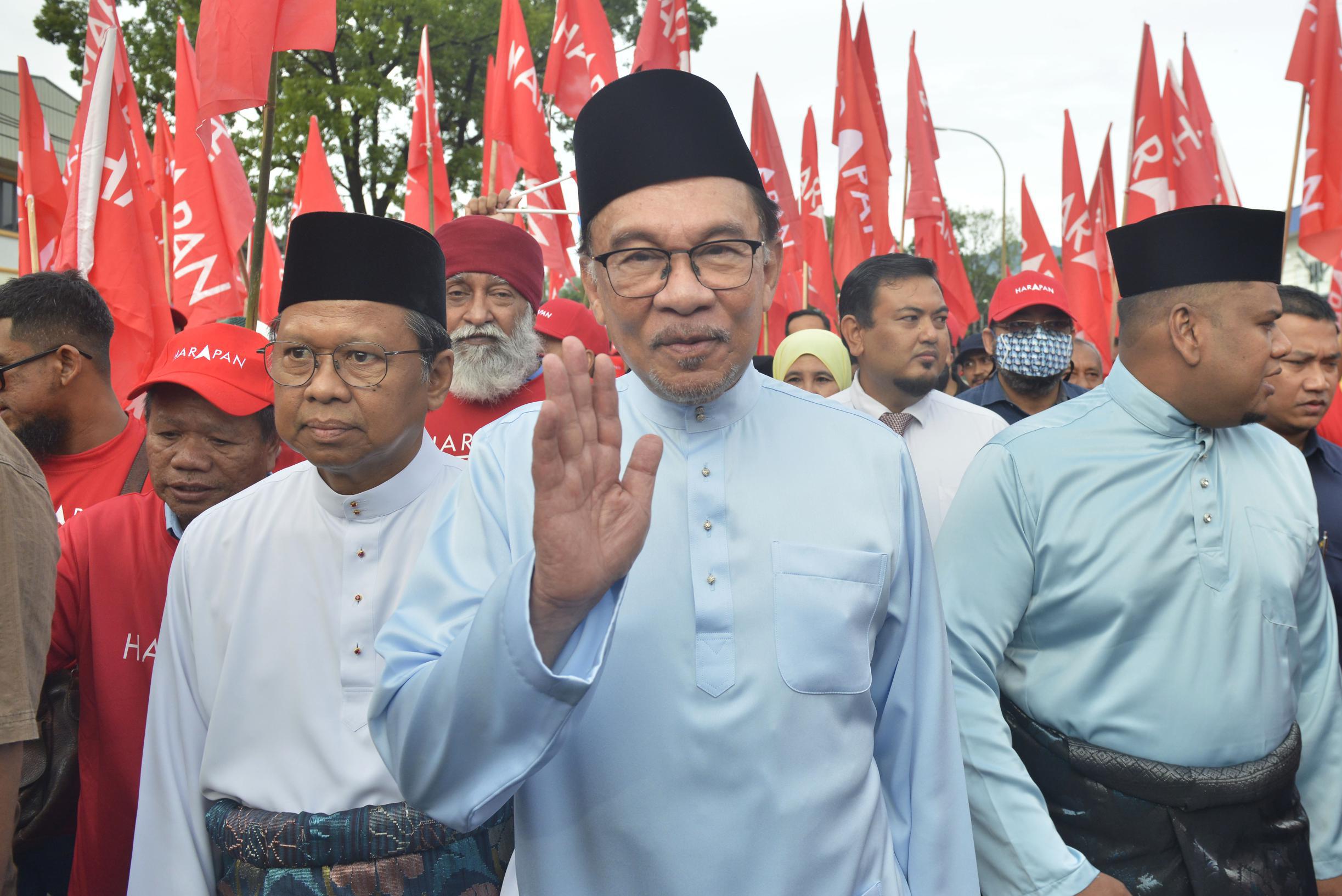 Reformist opposition leader becomes prime minister in Malaysia