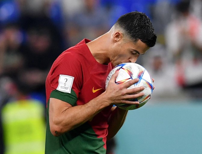 Portugal starts the World Cup flawlessly after a spectacular last half hour against Ghana, Cristiano Ronaldo scores a historic goal