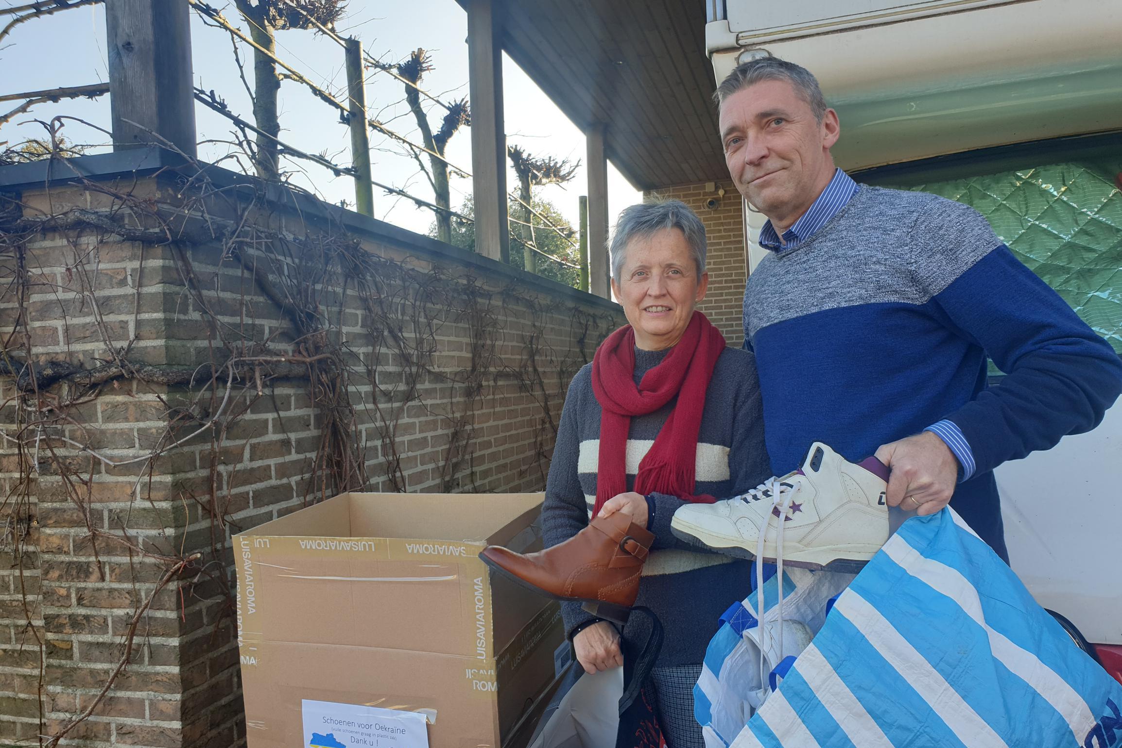 Jan zamelt met zijn familiebedrijf schoenen in voor Oekraïne: “Laat je hart spreken en gooi je nog bruikbare sneakers niet weg”