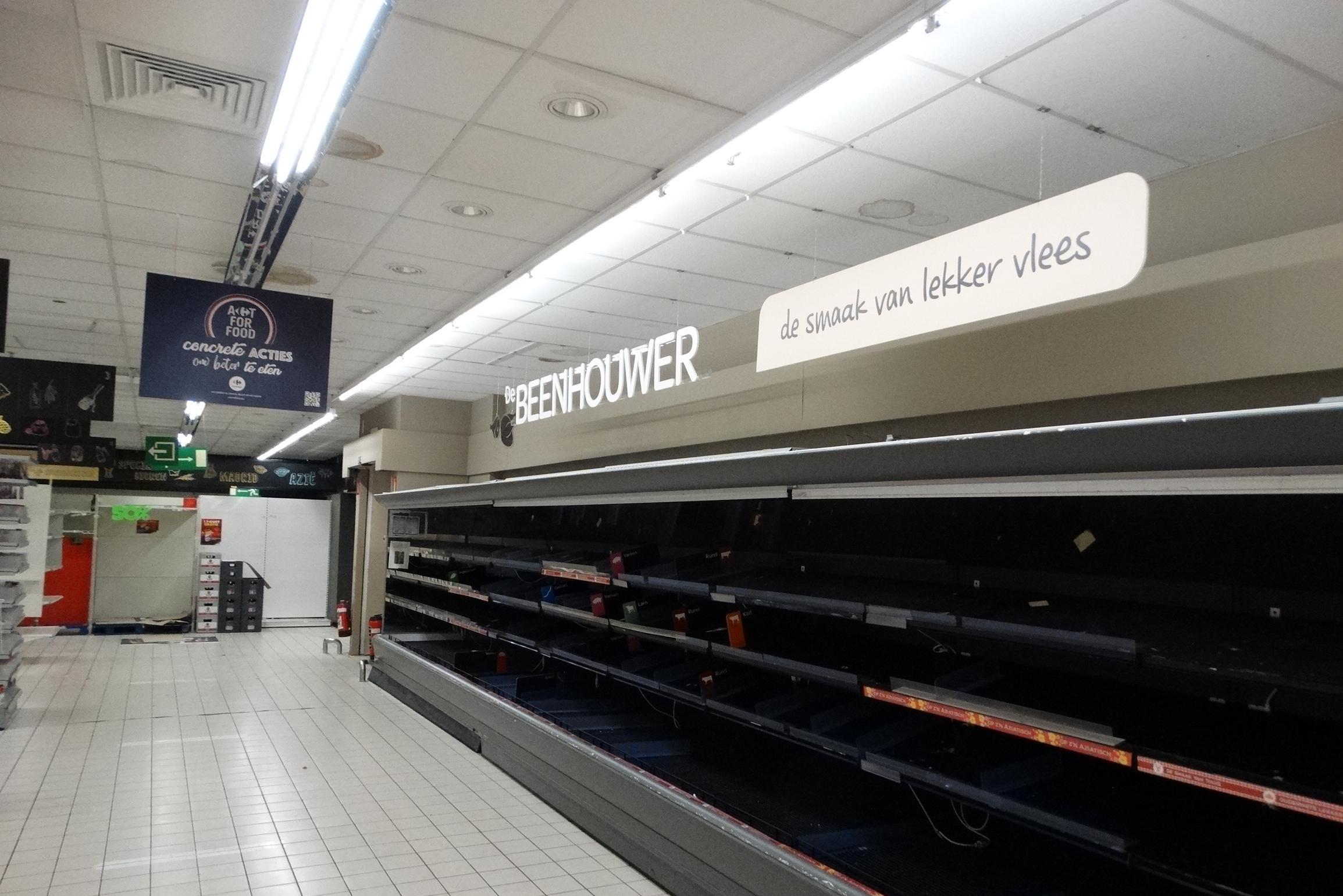 Supermarkt op Heymanplein sluit volgende week definitief de deuren, maar winkel is nu al zo goed als leeg: “Het zal wennen worden”