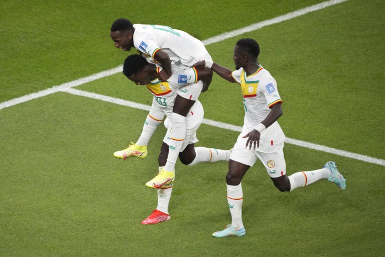 Gastland Qatar is uitgeschakeld op WK na logische nederlaag tegen Senegal