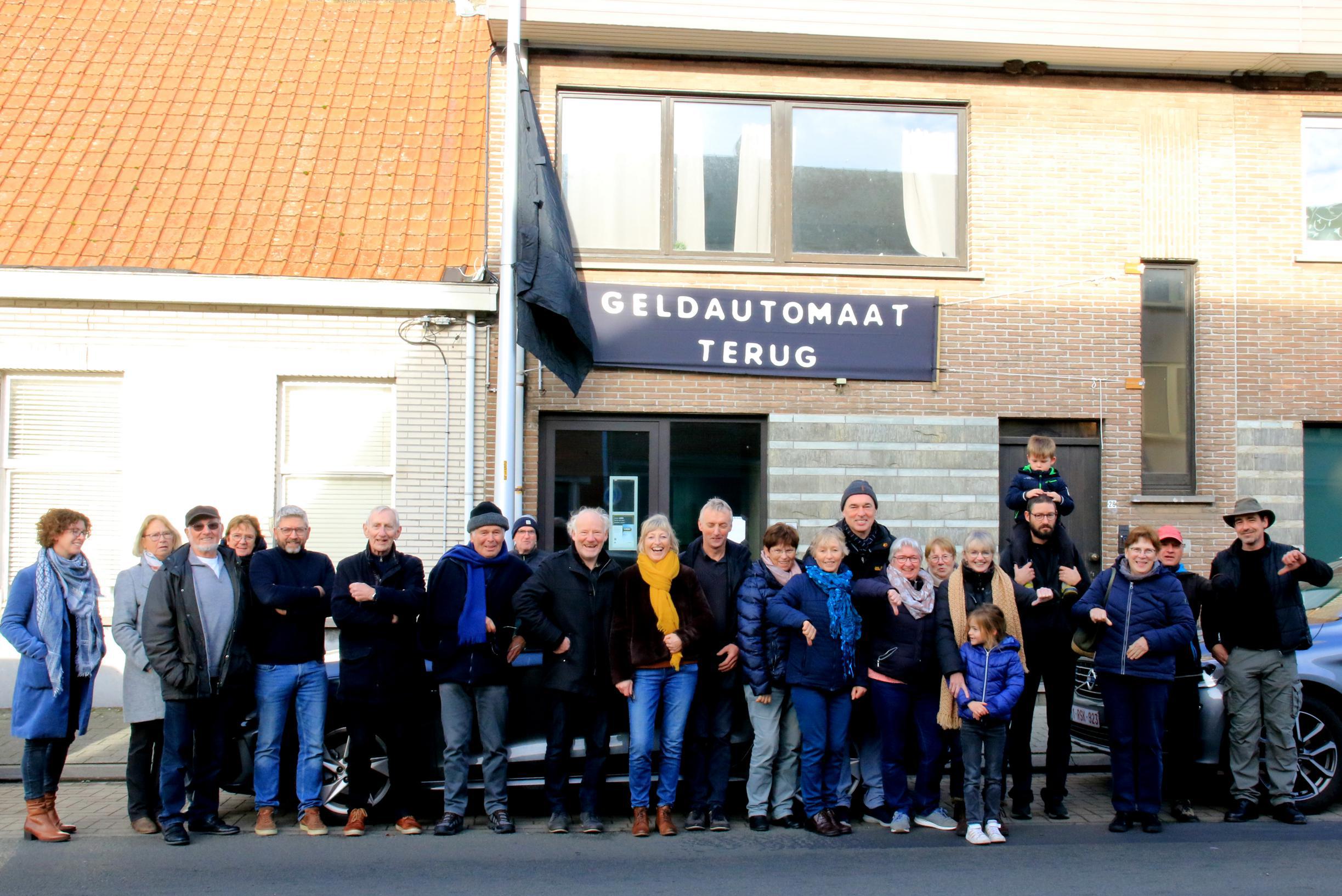 Zwarte Vlag Tegen Verdwijnen Laatste Bankautomaat: “Handelaars In Geld ...