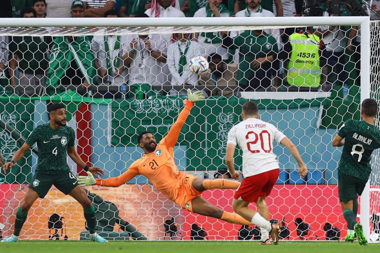Geen nieuwe stunt: Robert Lewandowski zet Saoedi-Arabië met eerste WK-doelpunt voor Polen weer met de voeten op de grond