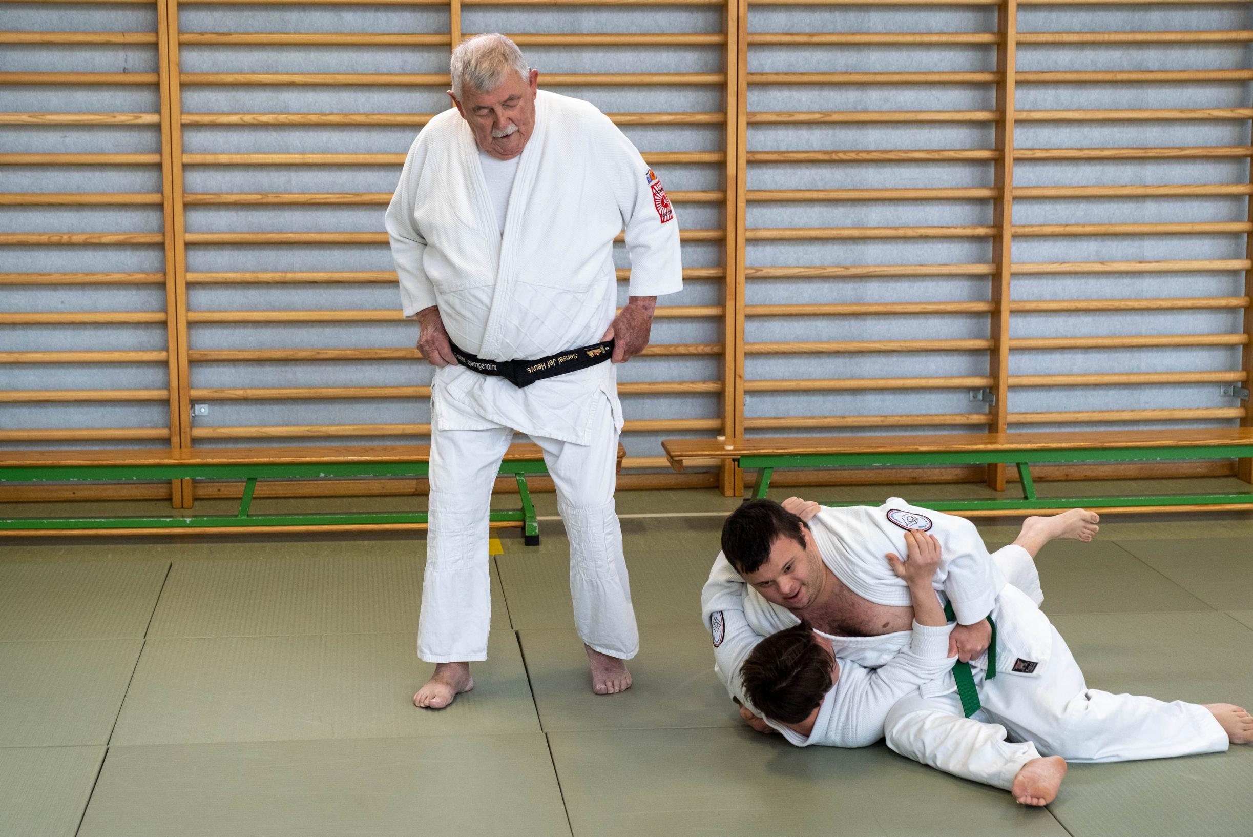 Pionier rond judo voor mensen met verstandelijke handicap neemt afscheid van tatami