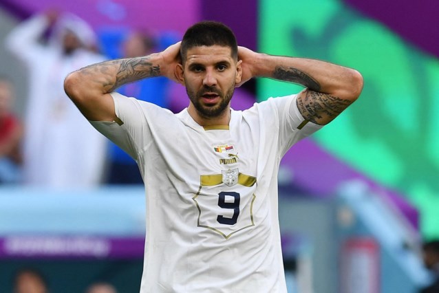 Vier ‘Belgische’ goals in Kameroen vs. Servië, maar Mitrovic (ex-Anderlecht) laat de zege liggen