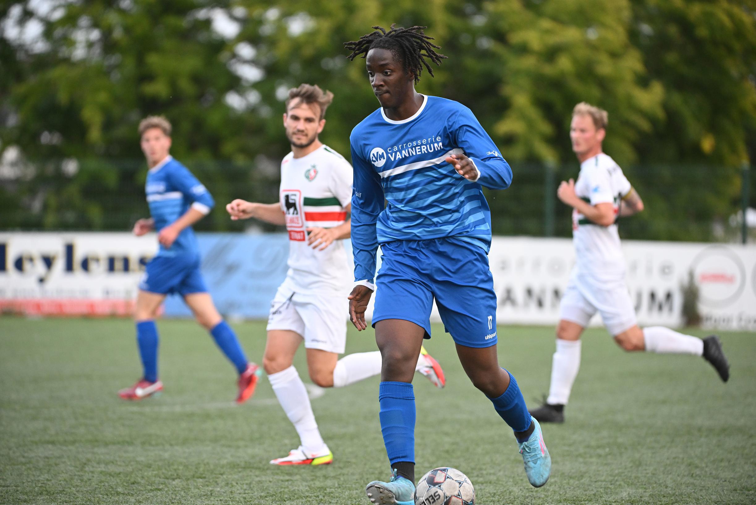 Timothy Delplanque heeft met Groot-Dilbeek de wind in de zeilen en droomt van amateurvoetbal: “We verloren slechts één keer in acht matchen”