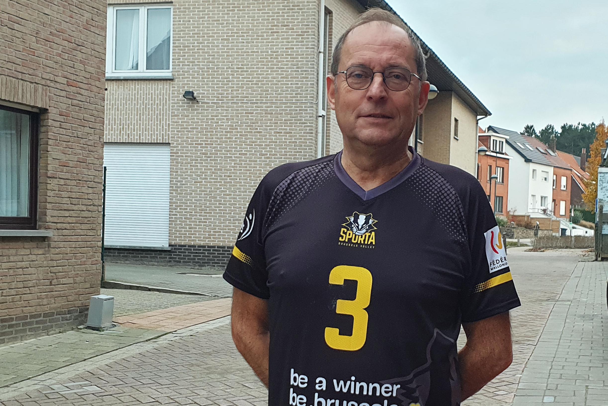Dirk Van De Wielle trotse coach van leider Sporta Brussel: “Slechts twee clubs zijn groter”
