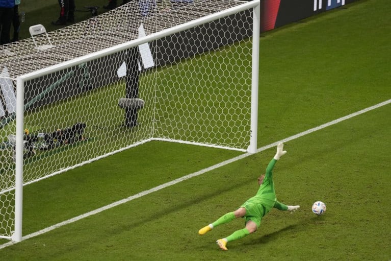 Australië stunt: Socceroos sturen Denemarken naar huis en plaatsen zich voor de achtste finales