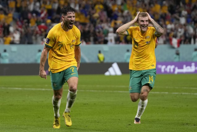 Australië stunt: Socceroos sturen Denemarken naar huis en plaatsen zich voor de achtste finales