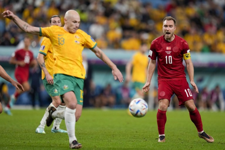 Australië stunt: Socceroos sturen Denemarken naar huis en plaatsen zich voor de achtste finales