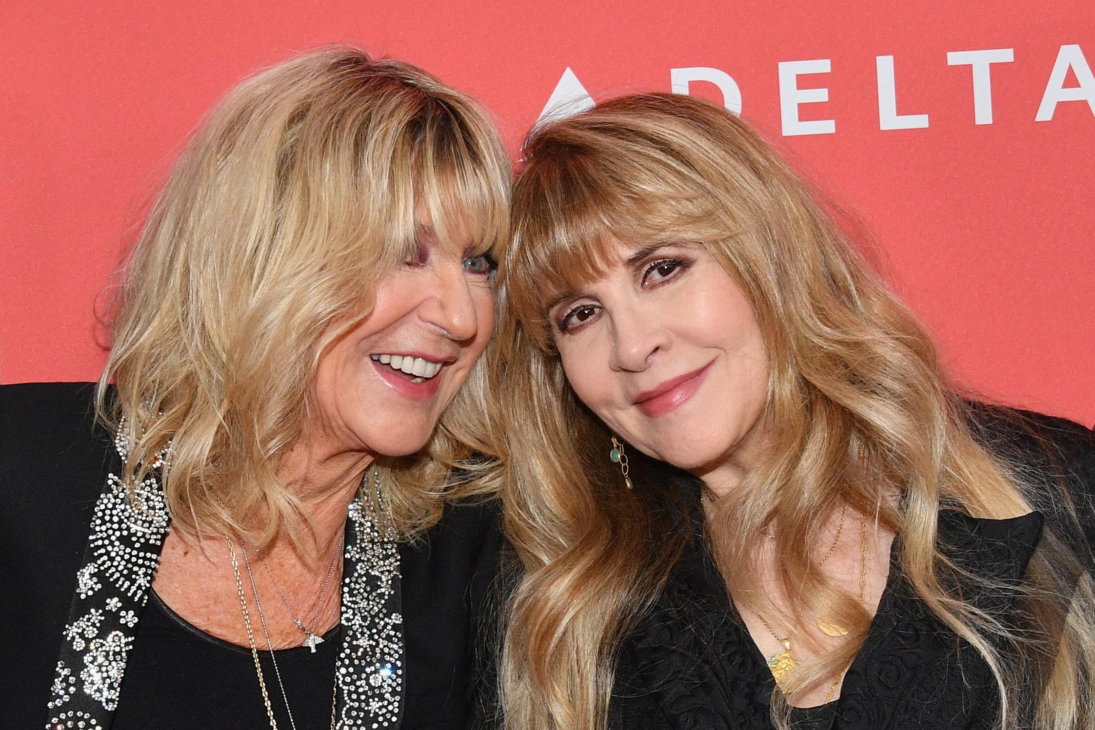 Stevie Nicks onora la defunta Christine McPhee: “La mia migliore amica in tutto il mondo dal 1975”