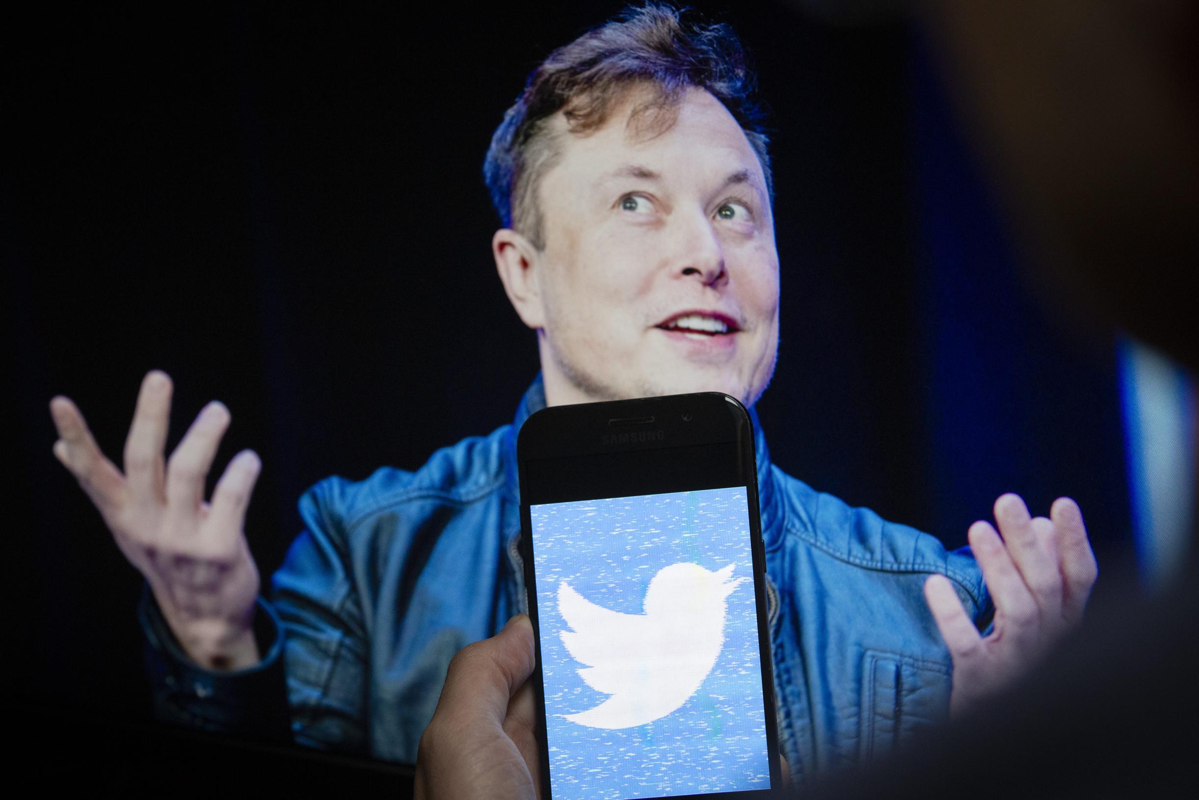 Tim Cook personally reassures Elon Musk: Apple is not going to ban the Twitter app