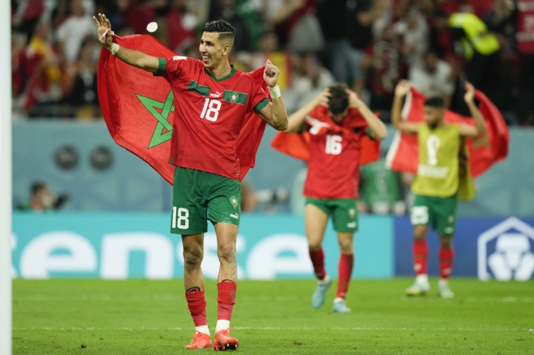 Wat een stunt: Spanje mist drie strafschoppen, Marokko zorgt voor grote verrassing op het WK en plaatst zich voor de eerste keer ooit voor de kwartfinales