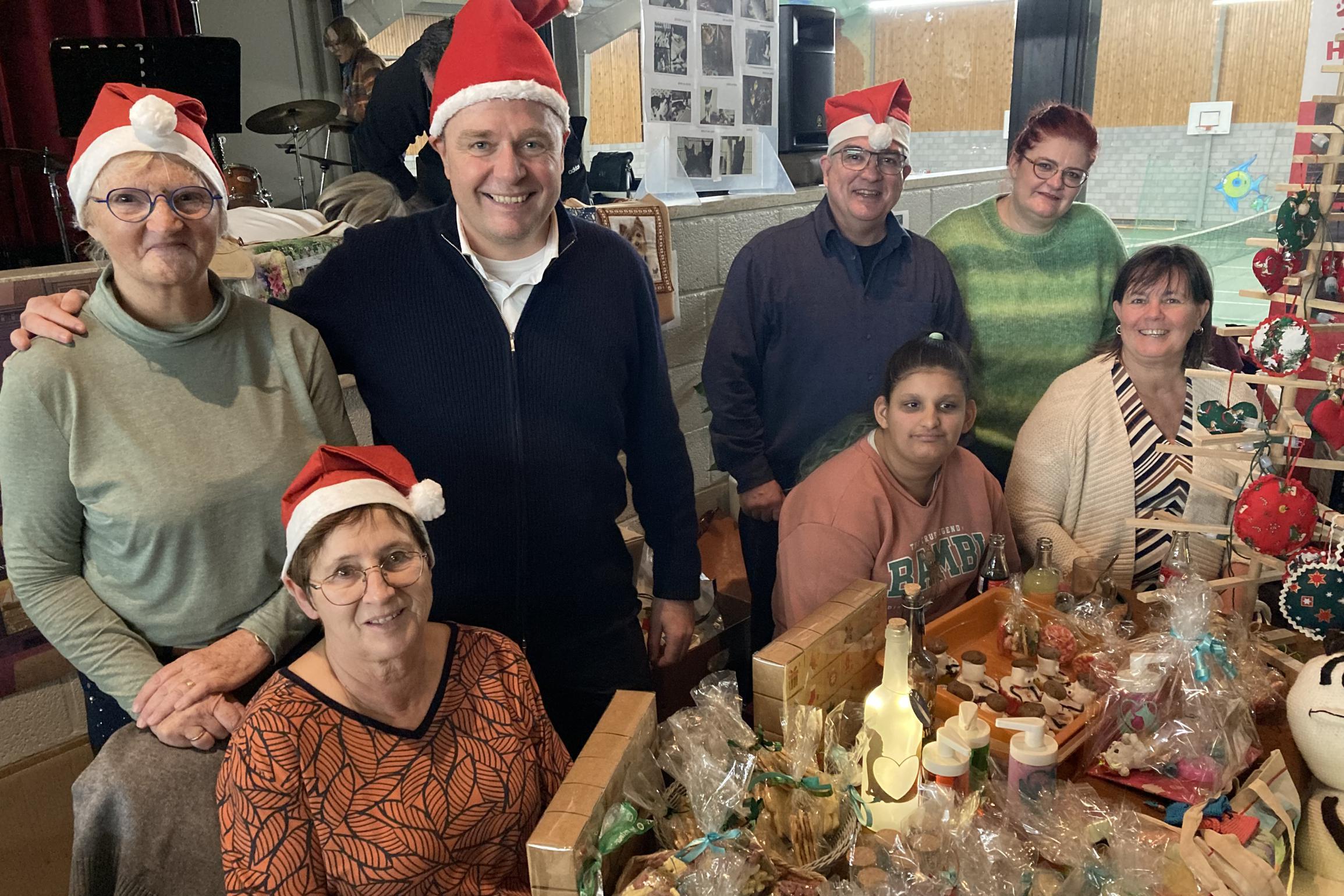 Kerstmarkt Blauw Kruis lokt pak volk (Oostende) | Het Nieuwsblad