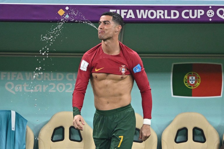 Vervanger van Ronaldo schiet freewheelend Portugal met drie goals naar de kwartfinale