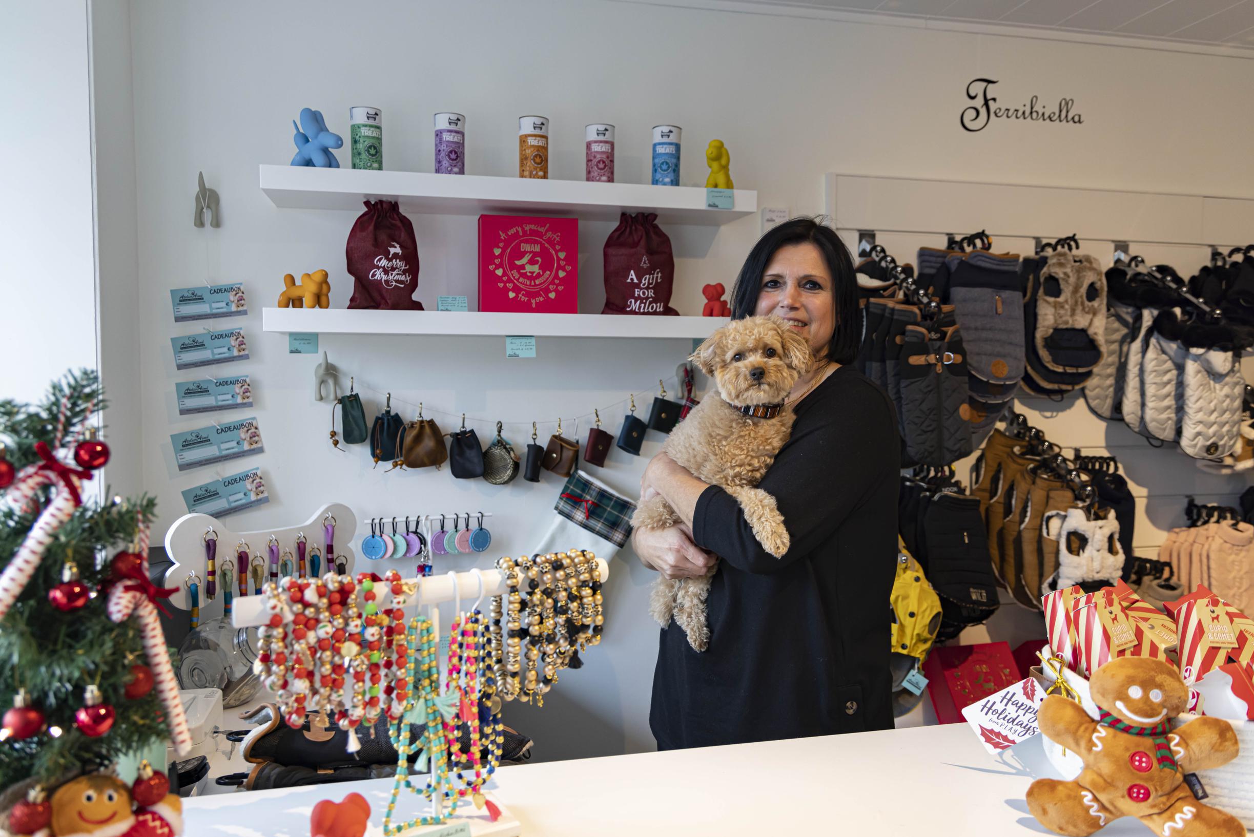 Keizer dorp supermarkt France (47) opent met Atelier Aimé eigen hondenboetiek vol accessoires:  “Heel wat mensen hebben hun weg naar hier gevonden” (Aalst) | Het  Nieuwsblad Mobile