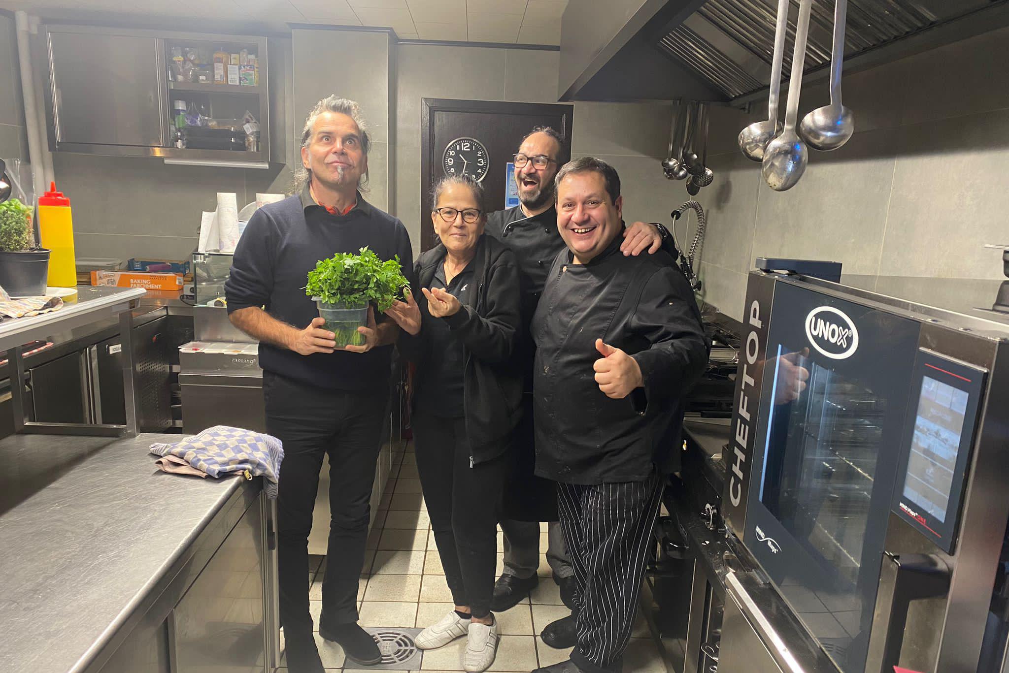 Un ristorante a Bonheiden riceve una visita a sorpresa da una rock star italiana (Bonheiden)