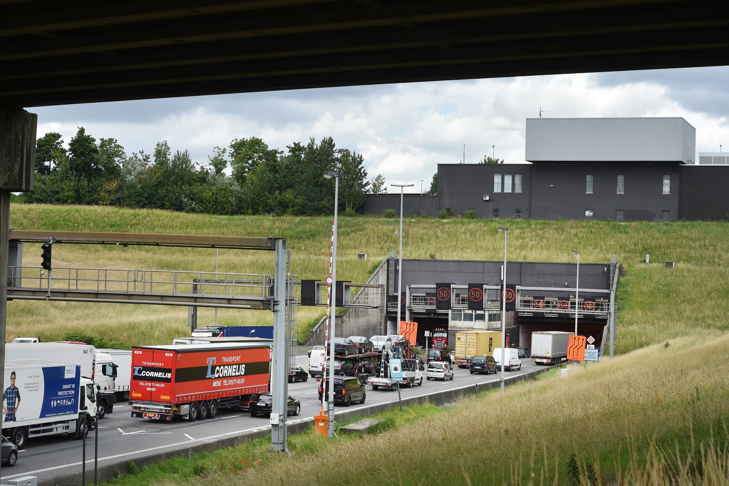 Zware Avondspits Op E17 Richting Antwerpen Door Ongeval In ...