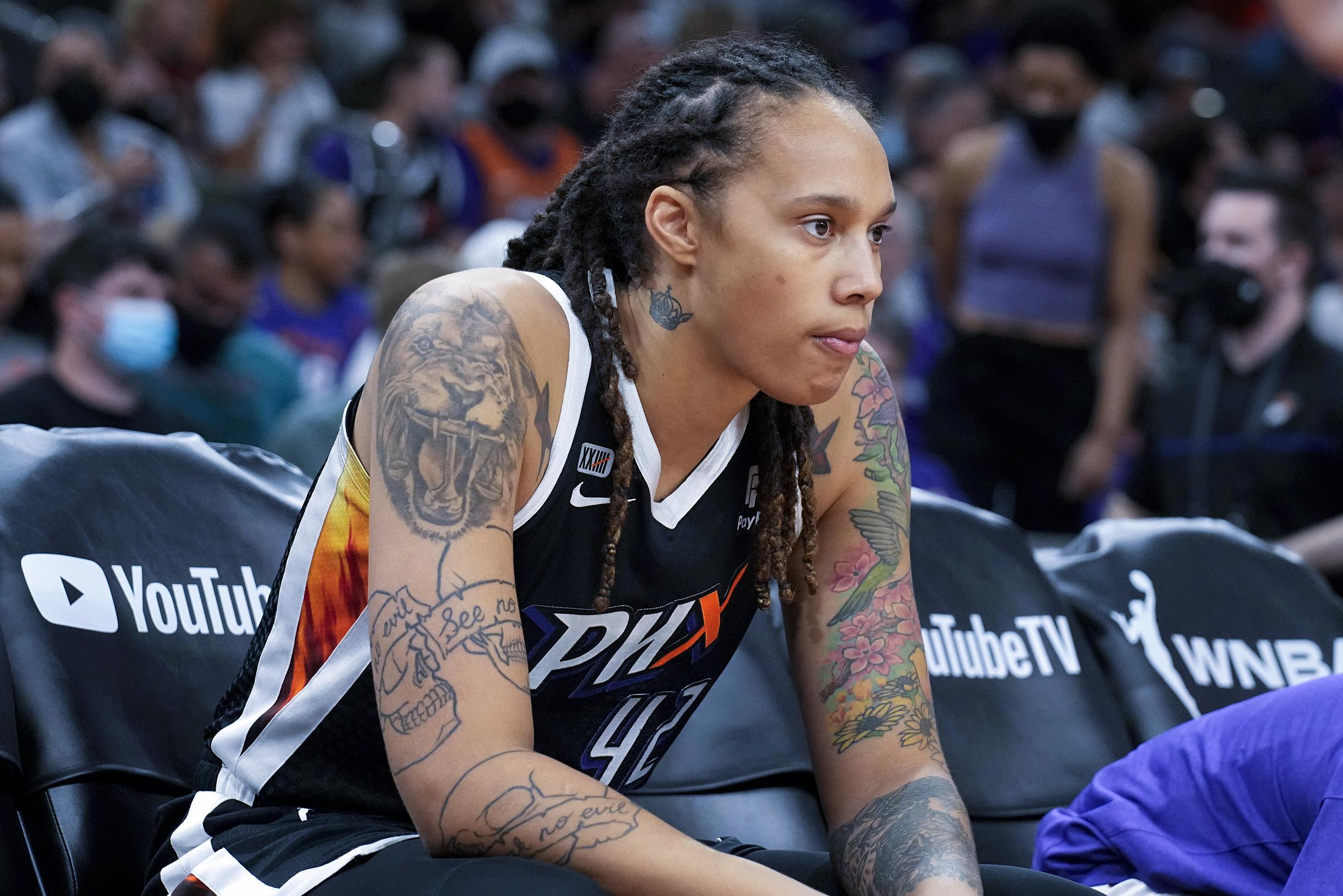 Brittney Griner reageert voor het eerst sinds vrijlating uit Russische gevangenis: “Ik plan dit seizoen opnieuw te basketballen”