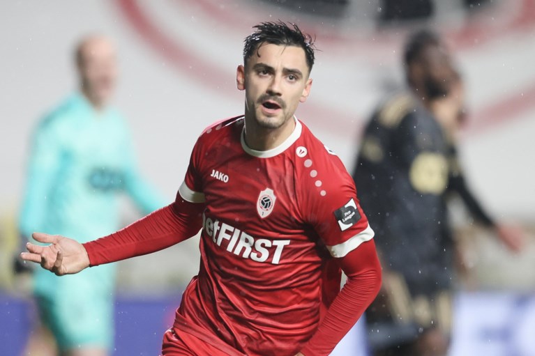 Antwerp rekent na de pauze helemaal af met tienkoppig Standard en plaatst zich vlot voor de kwartfinales van de Croky Cup