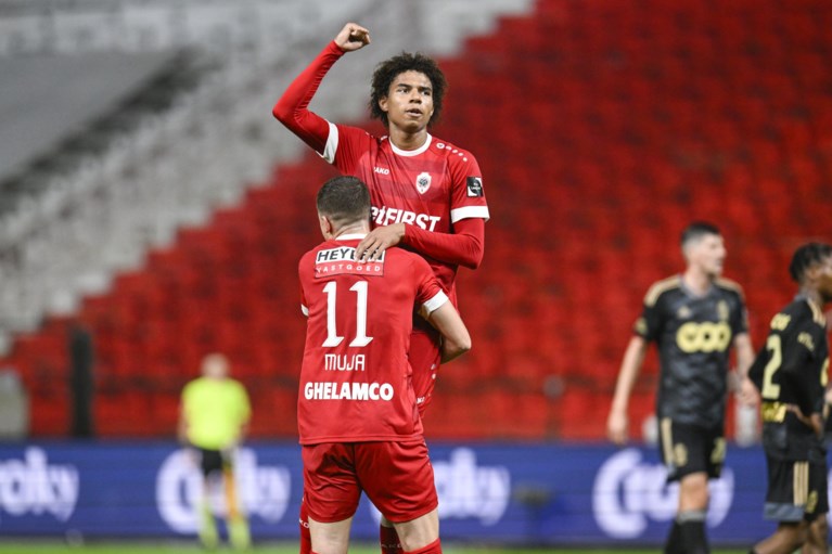 Antwerp rekent na de pauze helemaal af met tienkoppig Standard en plaatst zich vlot voor de kwartfinales van de Croky Cup