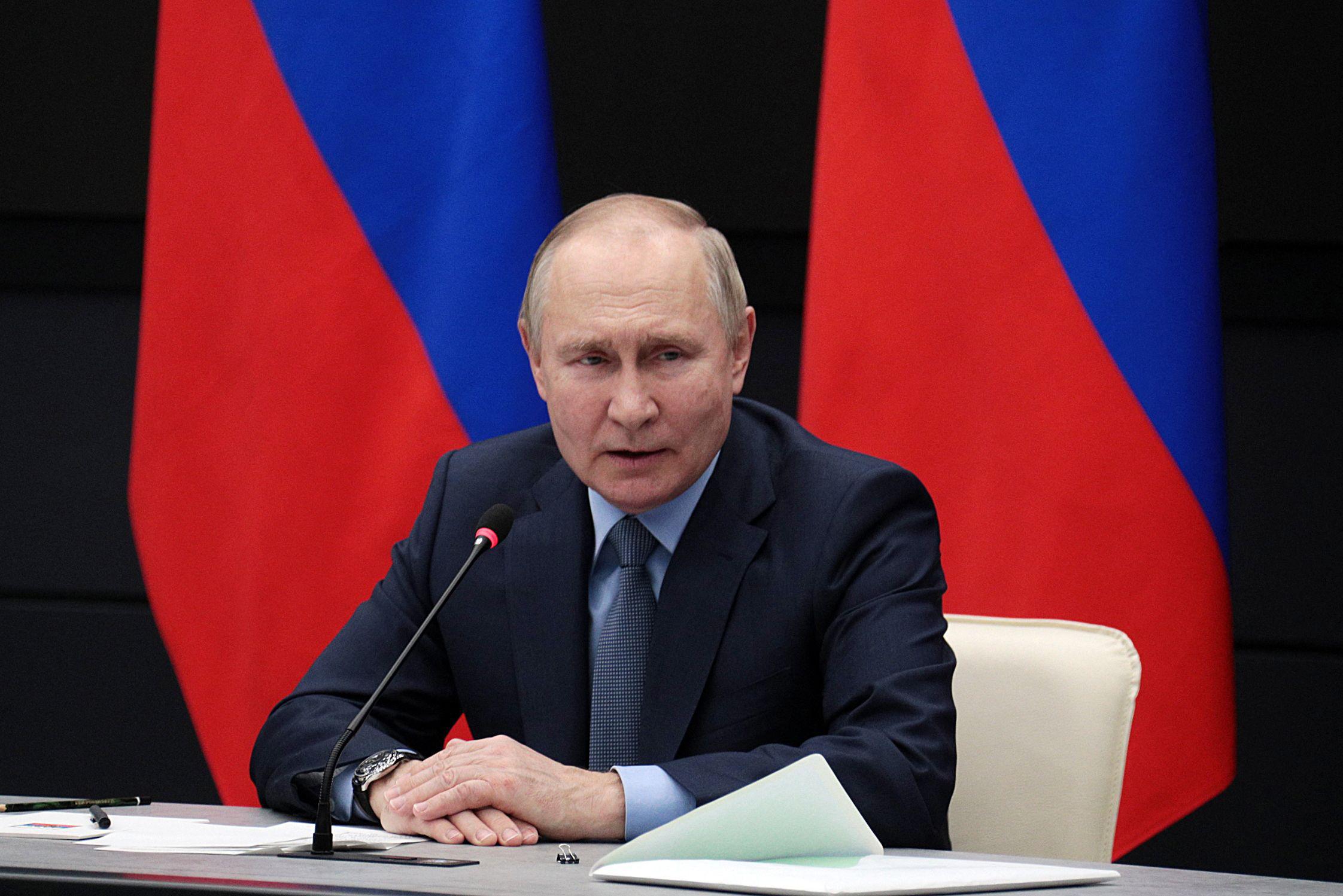 Putin pronuncia per la prima volta la parola proibita, gli Stati Uniti replicano: “L’aggressione russa ha causato distruzione, qualunque termine usi”