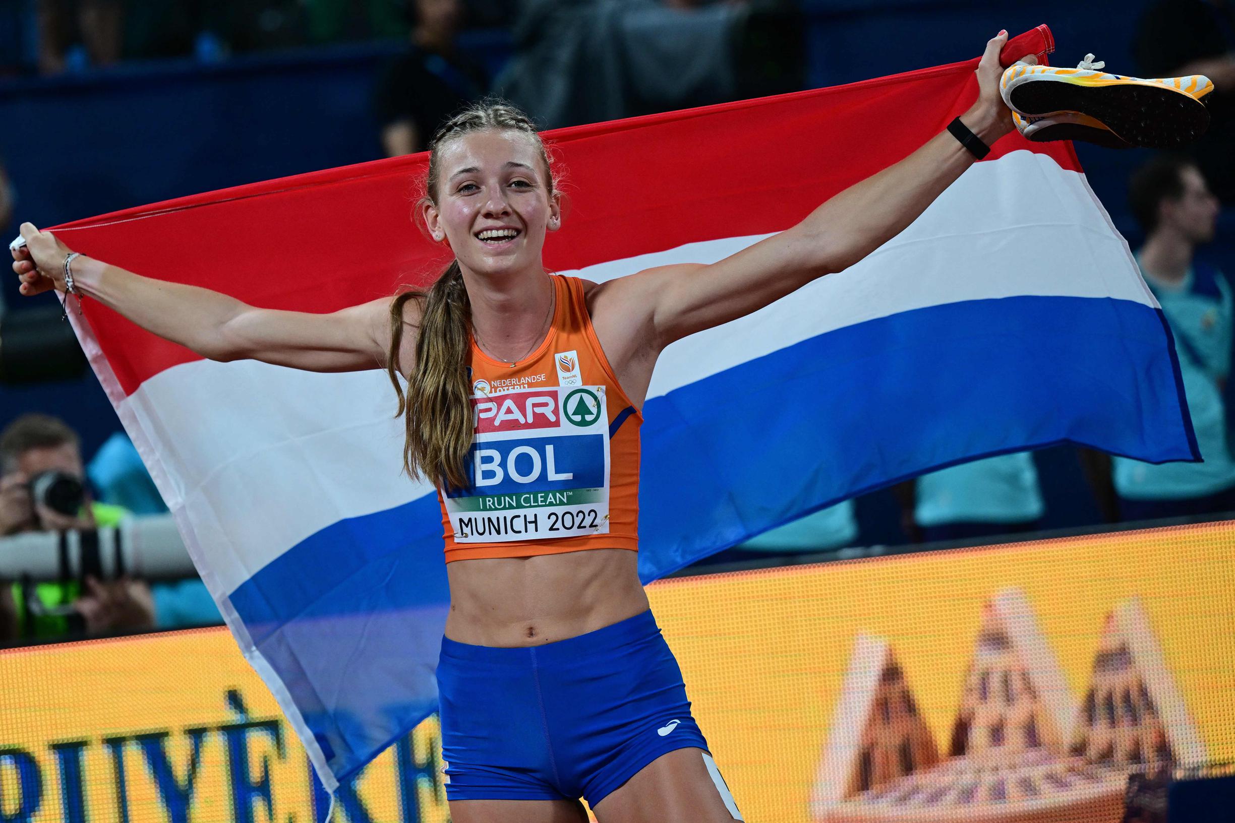 Nederlands atletiekfenomeen Femke Bol kijkt terug op voorbije jaar waarin  ze medailles aan elkaar reeg: “Wow, heb ik dit allemaal gedaan?” | Het  Nieuwsblad Mobile