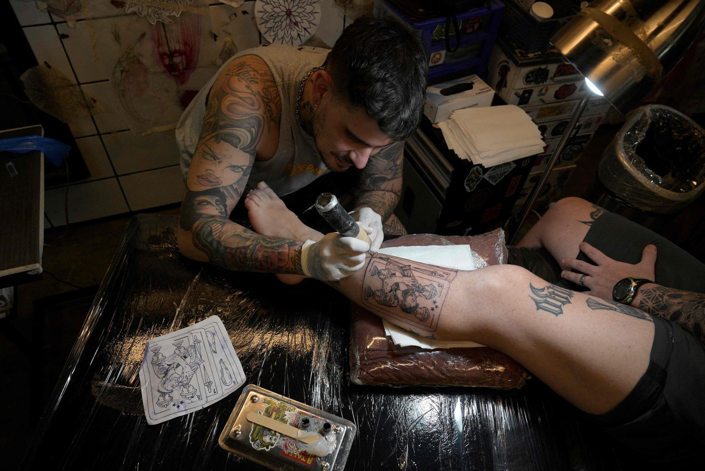 Slechtste tattoo ooit” Messi op rug van fan viraal | Het Nieuwsblad