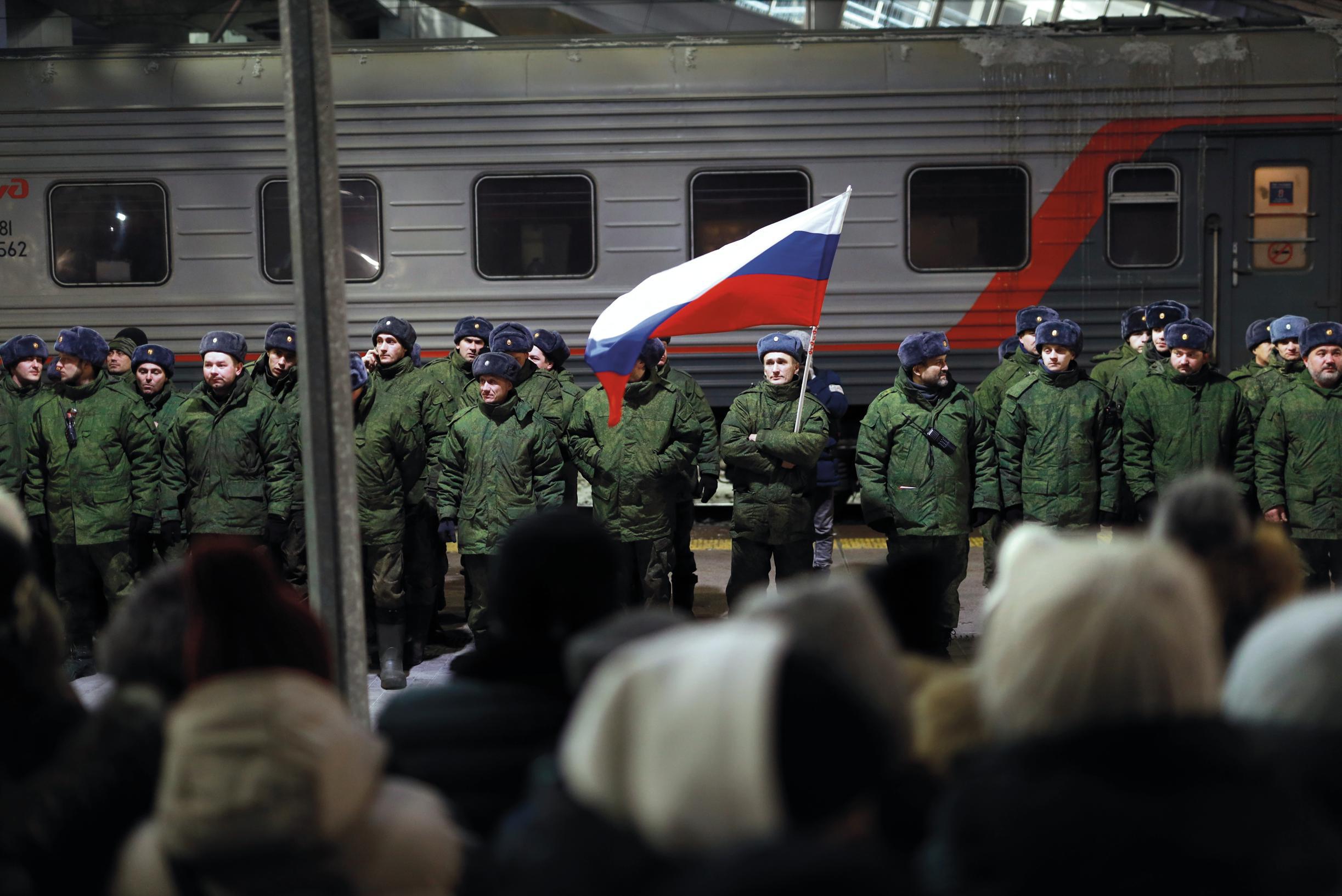 A drunken Russian soldier beats his captain to death on a train