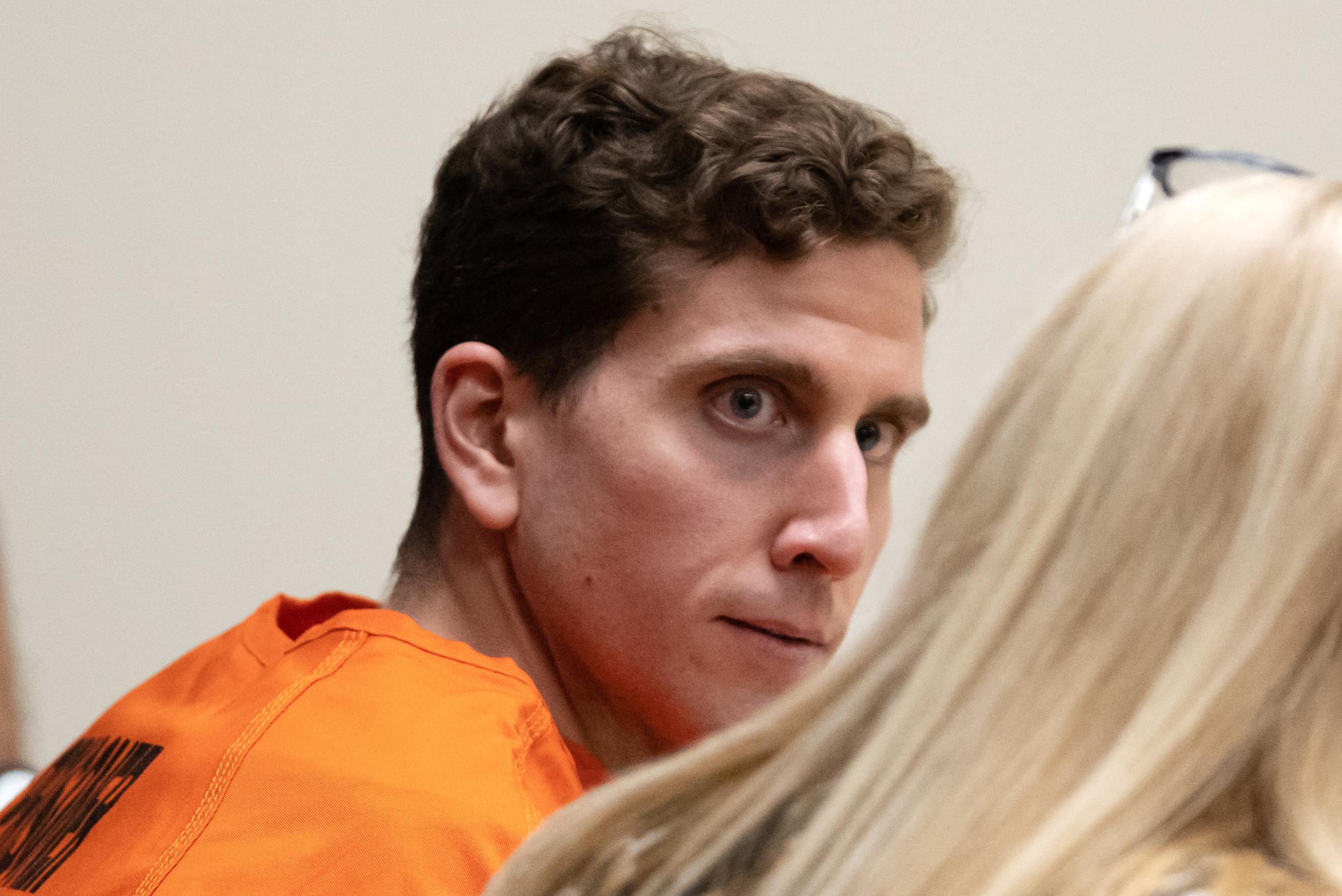 Catturato grazie al suo cellulare e al DNA: i documenti del tribunale forniscono maggiori dettagli sull’uomo di 20 anni sospettato di aver ucciso quattro studenti in Idaho