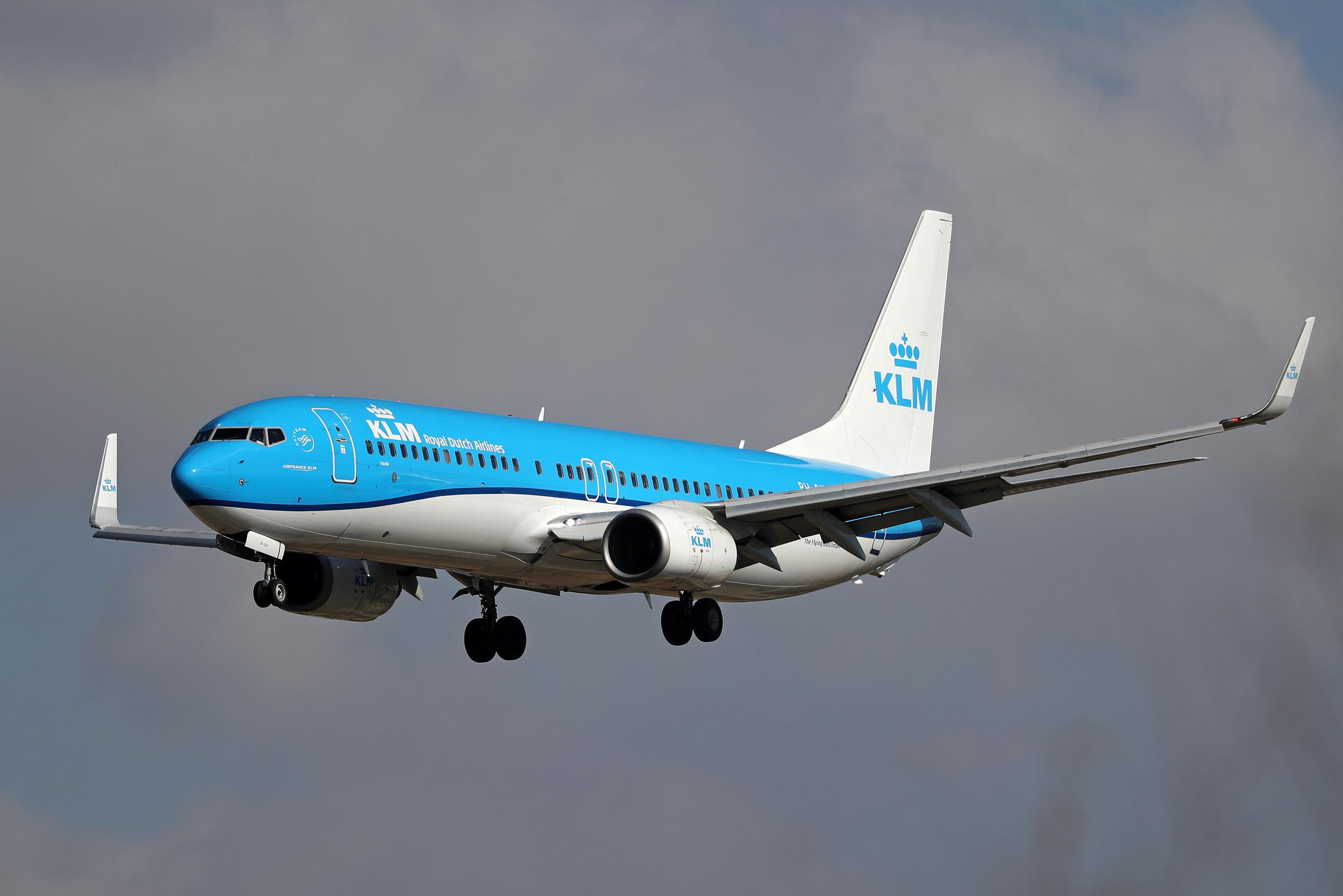 maandag Strikt Verhoog jezelf Vierhonderd KLM-reizigers dagenlang vast in Singapore door defect vliegtuig  | Het Nieuwsblad Mobile