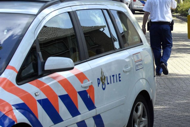 Madre uccisa a colpi d’arma da fuoco nel parcheggio di un centro commerciale olandese, figlia ferita: “Le ha sparato di nuovo mentre era sdraiata sul pavimento”