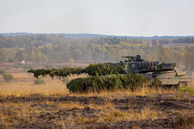 La Germania sotto forti pressioni per accettare di consegnare carri armati Leopard all’Ucraina: “L’indecisione sta uccidendo i nostri cittadini”
