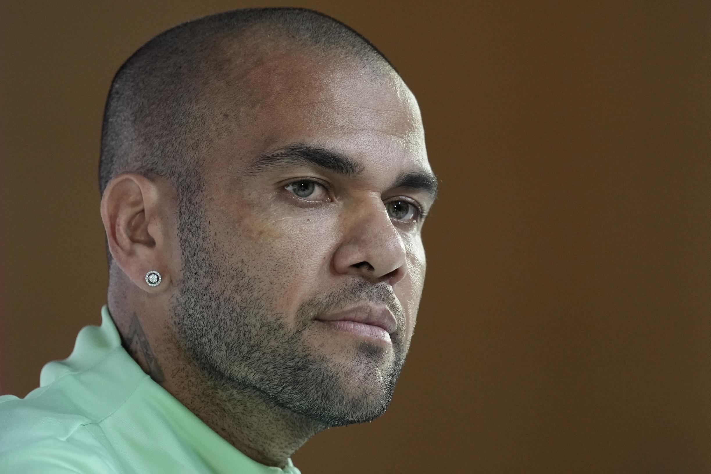 Belastende details in verkrachtingszaak tegen Dani Alves uitgelekt, entourage kan het niet geloven “We willen ons leven geven om hem uit deze hel te krijgen” Het Nieuwsblad Mobile