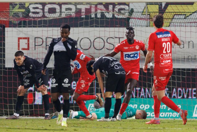 KV Oostende ziet hoopgevende zege tegen KV Kortrijk in slotfase uit handen glippen