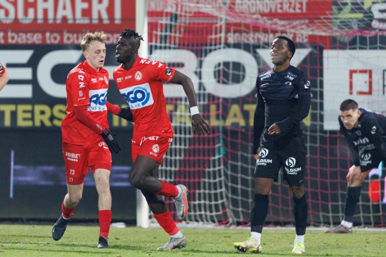 KV Oostende ziet hoopgevende zege tegen KV Kortrijk in slotfase uit handen glippen