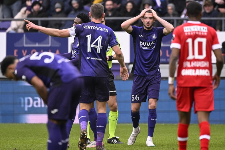 Anderlecht en Antwerp scoren niet in partij met twee oerdomme rode kaarten
