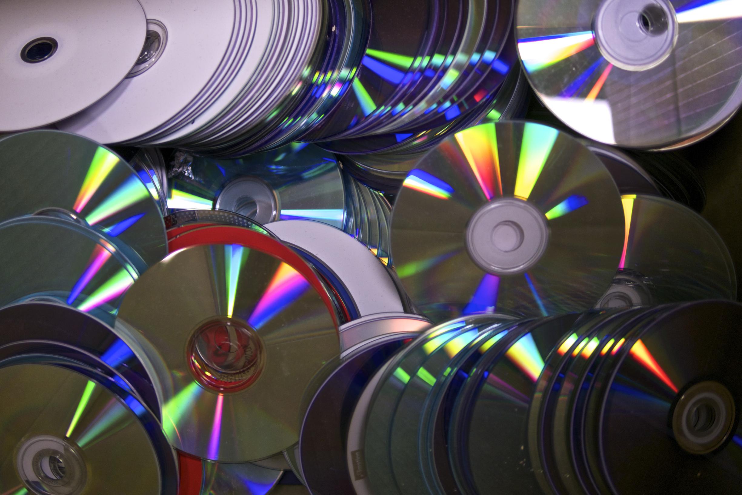Plasticiteit Uiterlijk vrachtauto Zelfs bibliotheken bouwen cd-afdeling af, maar 'compact disc' is niet voor  iedereen dood: “Streamen? Daar begin ik niet meer aan” | Het Nieuwsblad  Mobile