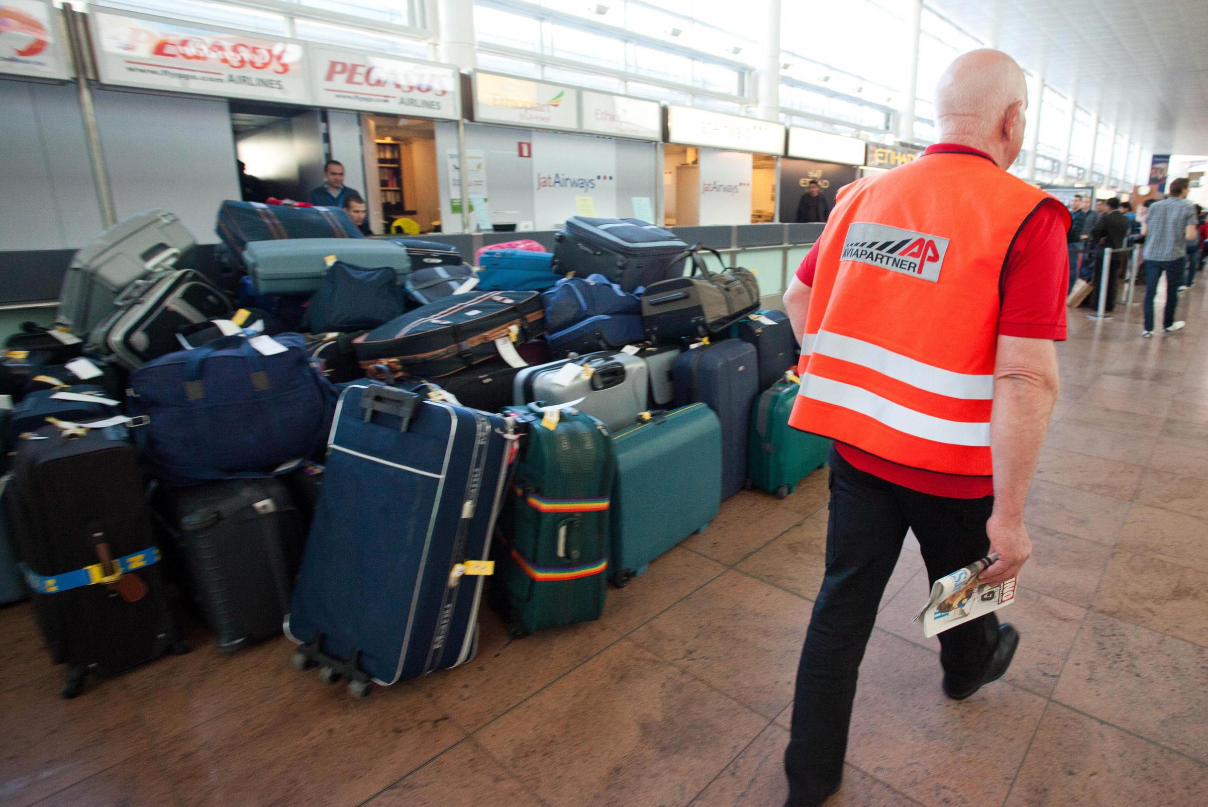 bedelaar Renderen Reorganiseren Brussels Airport vraagt om niet spontaan naar luchthaven te komen om bagage  af te halen na spontane actie van Aviapartner | Het Nieuwsblad Mobile