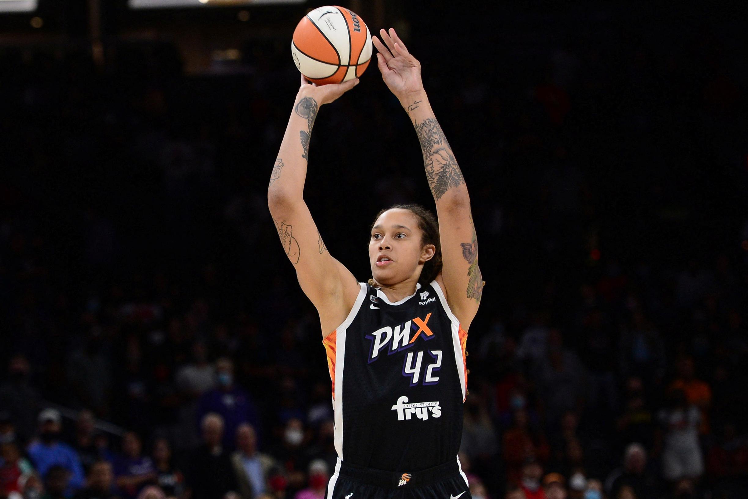 Brittney Griner is na horrorperiode in Russische gevangenis weer officieel basketster met nieuw contract in WNBA